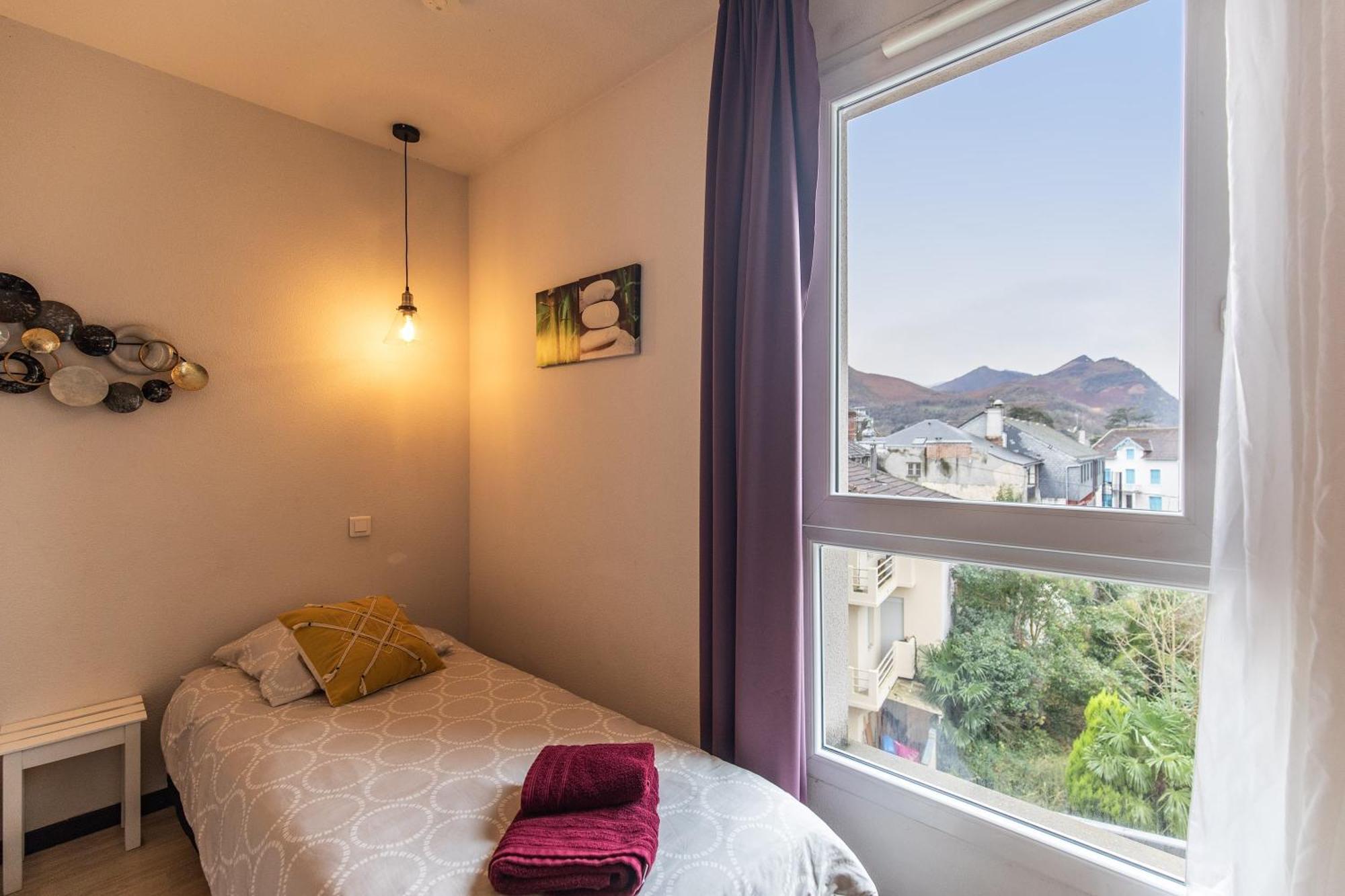 Tithome 1 - Gare, Centre Ville, Vue Montagne Et Chateau Lourdes Extérieur photo
